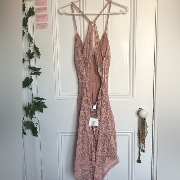 Hi-low open back lace dress - Picture 3 of 4